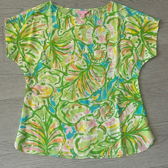 Lilly Pulitzer Guava Elephant Ear Green and Pink Silk Top Size XS - Picture 2 of 5